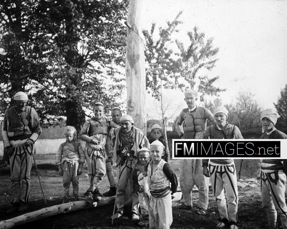 Albanian refugees from Gjakova fleeing the Serbian invasion, 1913.
