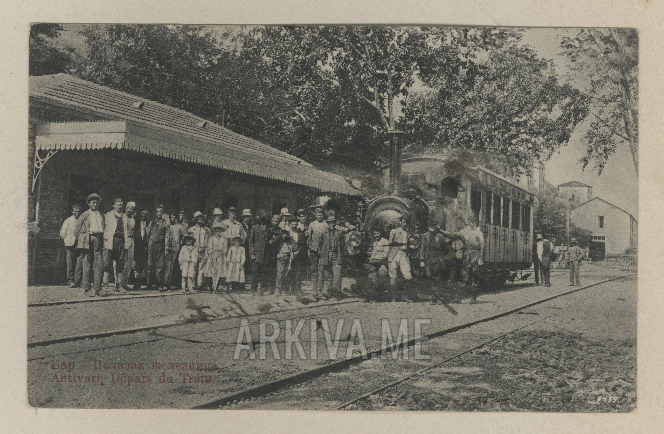 Albanians of Tivar in 1910 at the train station.