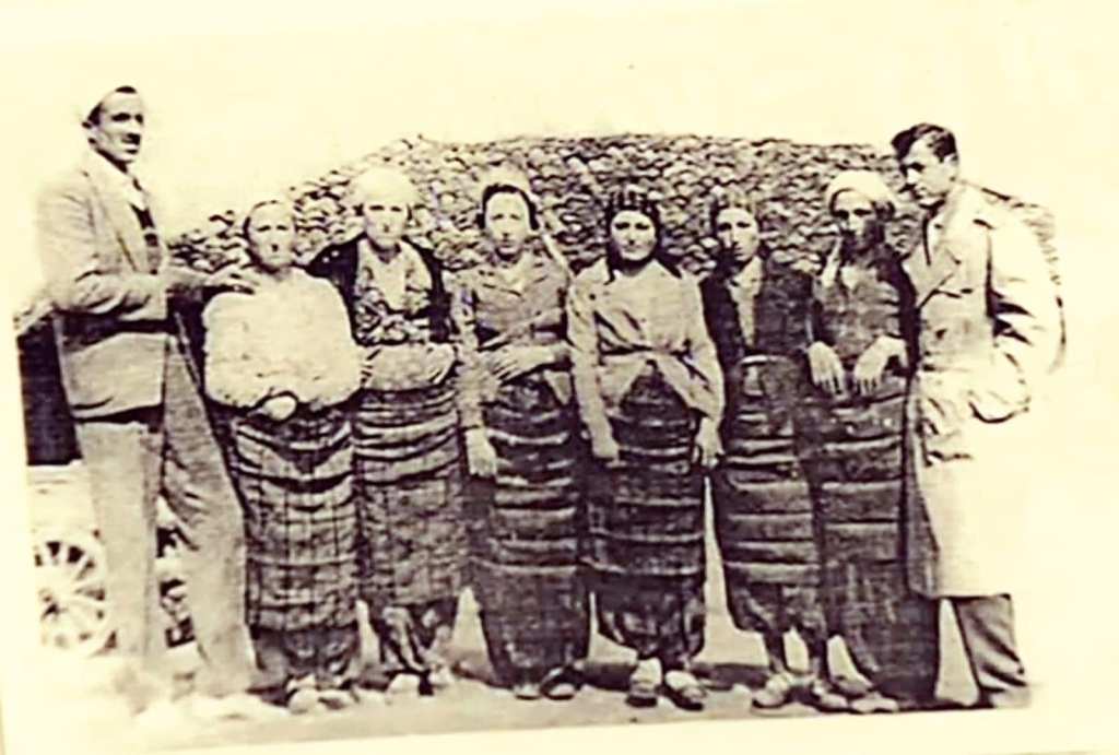 Fazli Grajcevci with relatives. 