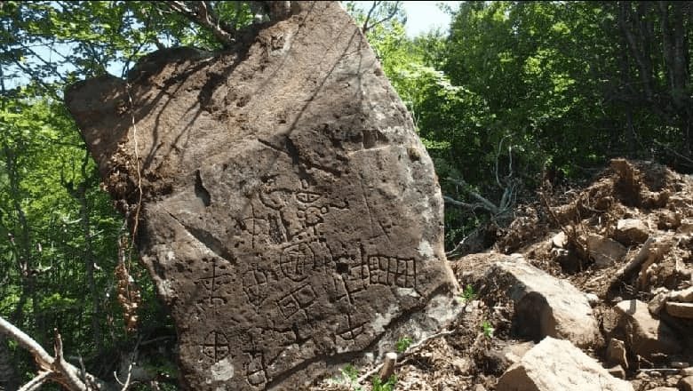 In the traces of Pelasgian pictographs in Djuxha of Mirdita, where the prehistoric stone was discovered