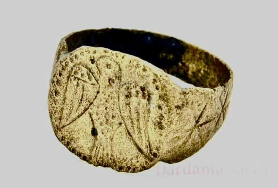 Why does the National Museum of Belgrad keep an Albanian Dardanian gold ring of Non-Slavic and Non-Serbian origin?