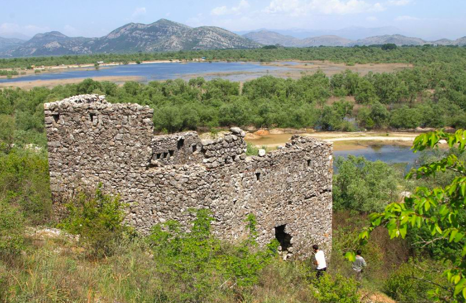 Fortified Albanian–Ottoman Stone Houses and Kullas as Protection Against Montenegrin Raids in the&nbsp;1860s