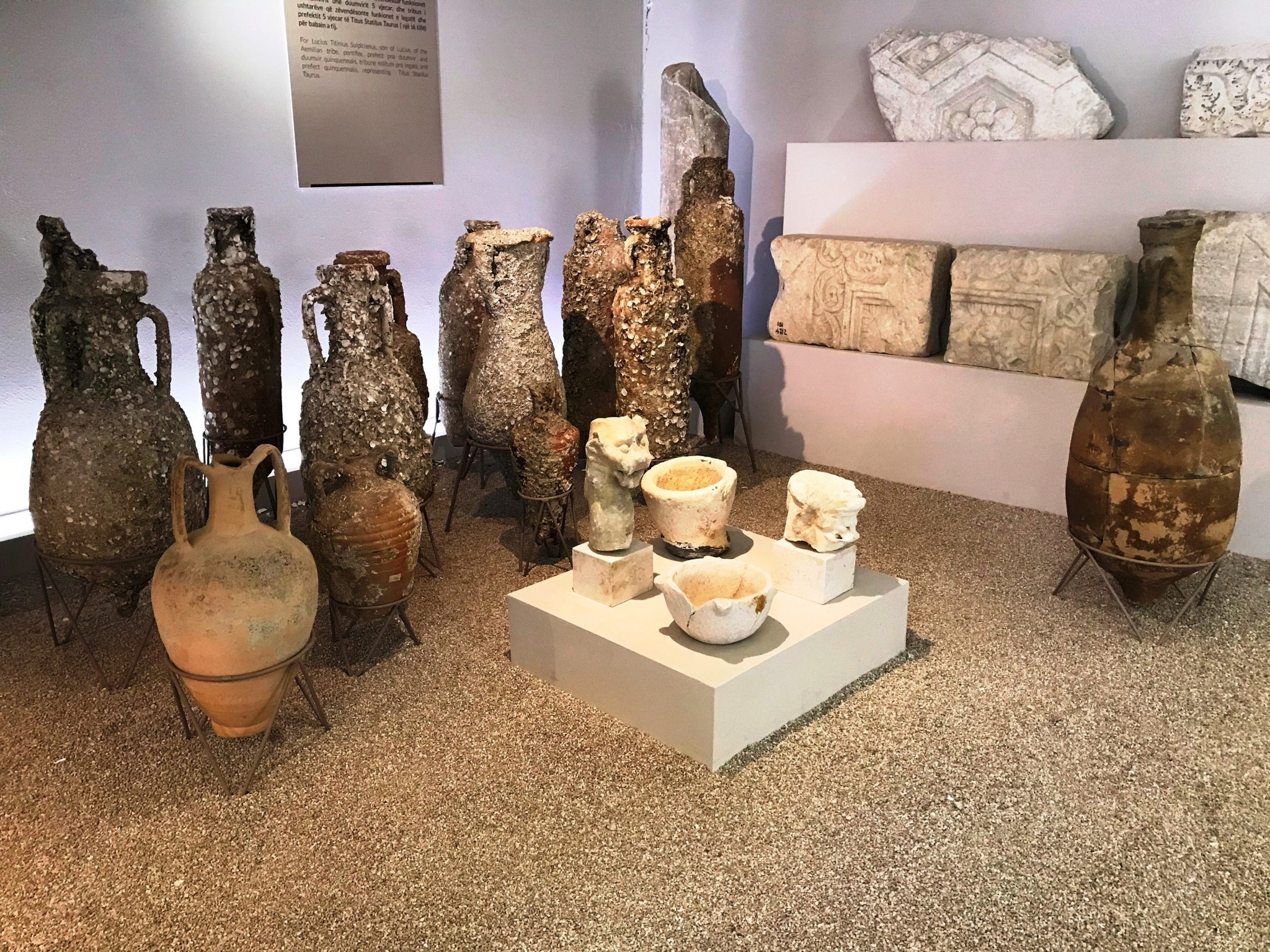 The theft of Albanian archeological objects from the Illyrian era from the Museum of Durrës in 1997