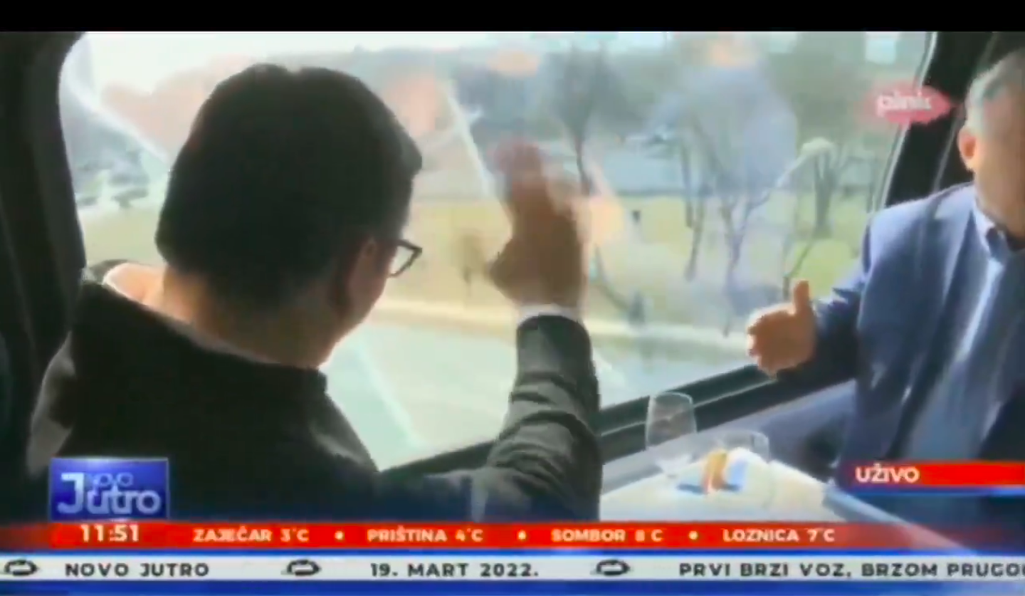 Bizarre video: Aleksandar Vučić and Viktor Orban pretending to wave at fans who aren’t there