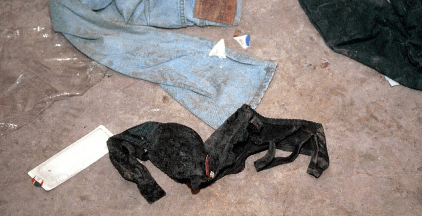How Serbian detention cells looked like in Kosovo - Albanian womens's underwear ripped off and blood on the floor