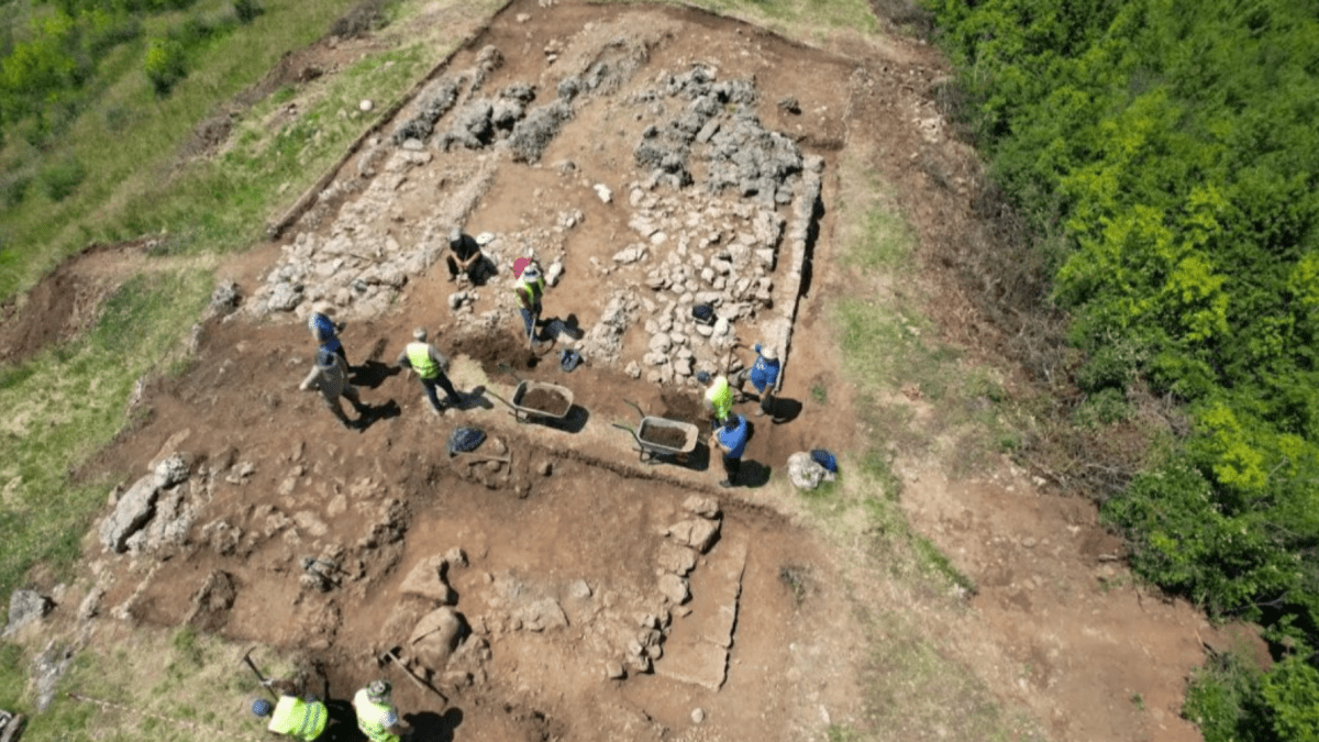 Albanian and Polish experts uncover 2,000-year-old temple in Bushat of Albania once ‘crowned’ lost city