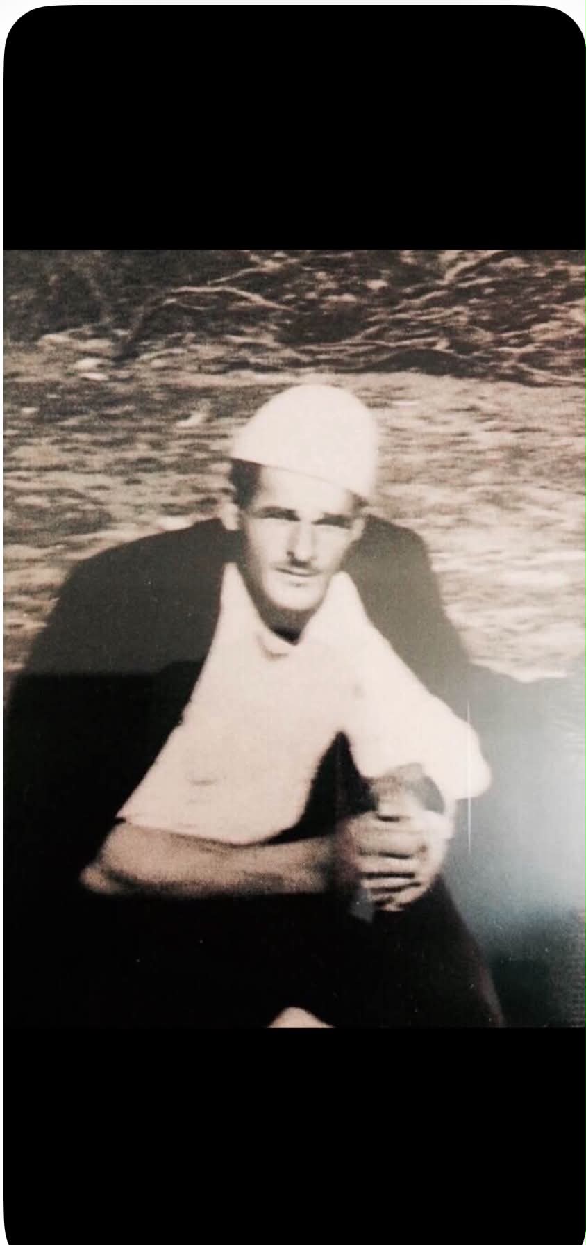 1960 yılında Sırp Cerkvena Vodica (Carravadicë) çetelerine karşı kendini kahramanca savunan Rrustem Dibrani Gradica’nın (Rrustë Gradica) hikayesi