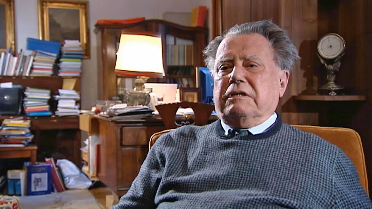 Serbian academic Radoslav Katicic study of illyrian glosses and its ties to Albanian