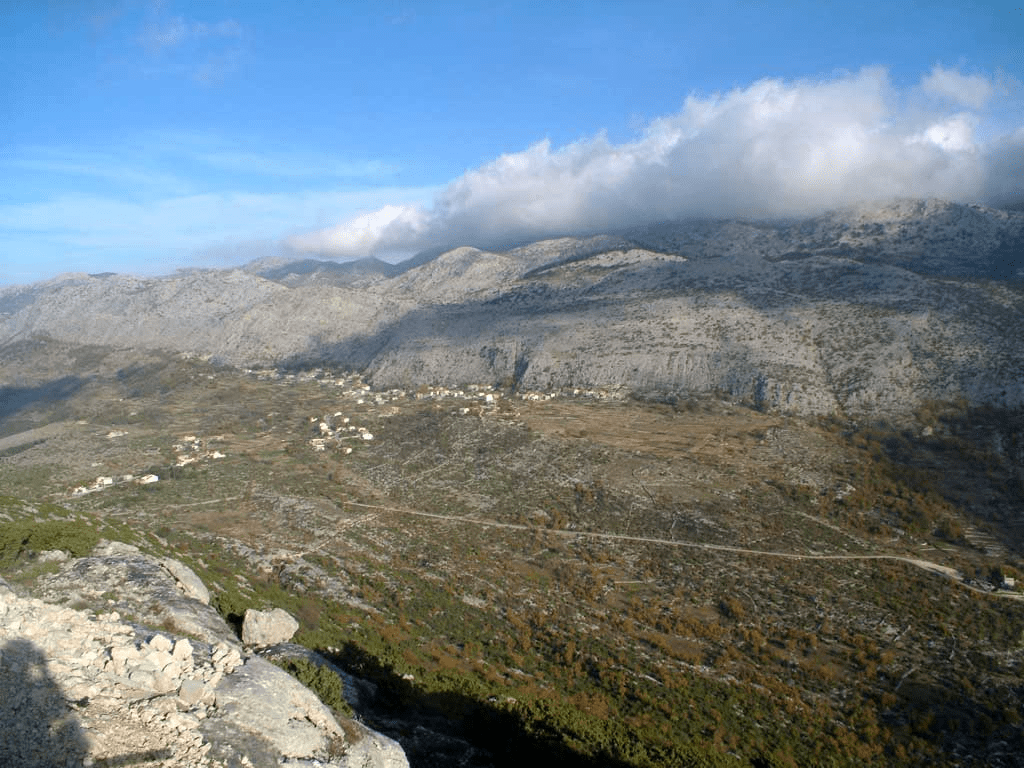 Albanian and Illyrian Toponyms and Etymologies of Banjača, Mosor, Kozjak, Půlcševa (Pulsceva), Mandir staje, Dóman staje, and Ljût kämen in Croatia and Dalmatia